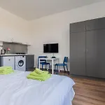 Central And Cozy Apartments K67